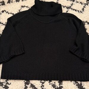 Uniqlo Black Turtleneck Short-Sleeve Sweater